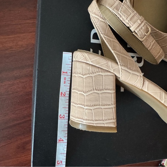 Naturalizer Women's Beige Croc-Embossed Heels - Picture 4 of 6